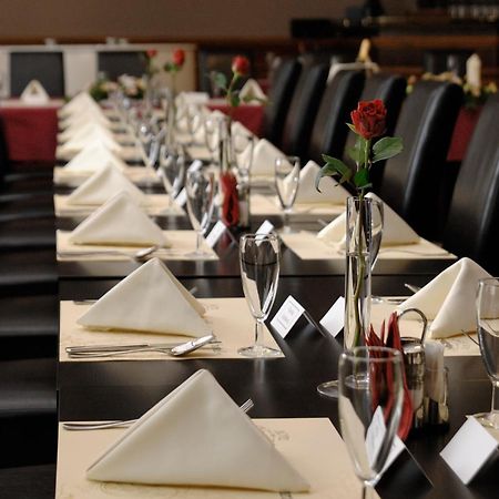 Hotel Zlata Stika Пардубице Екстериор снимка