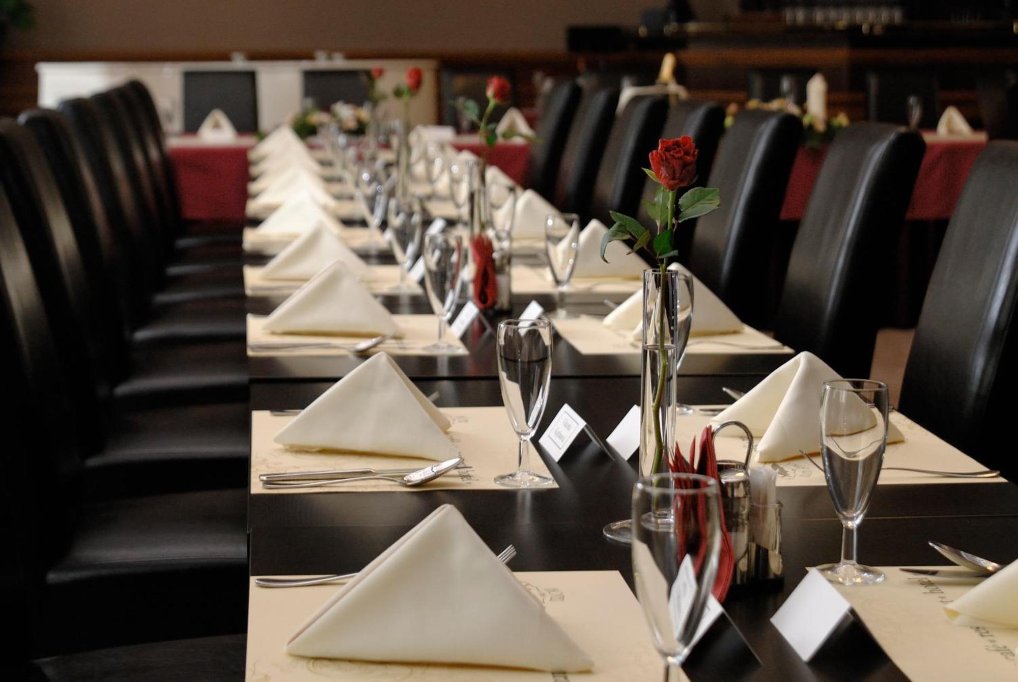 Hotel Zlata Stika Пардубице Екстериор снимка