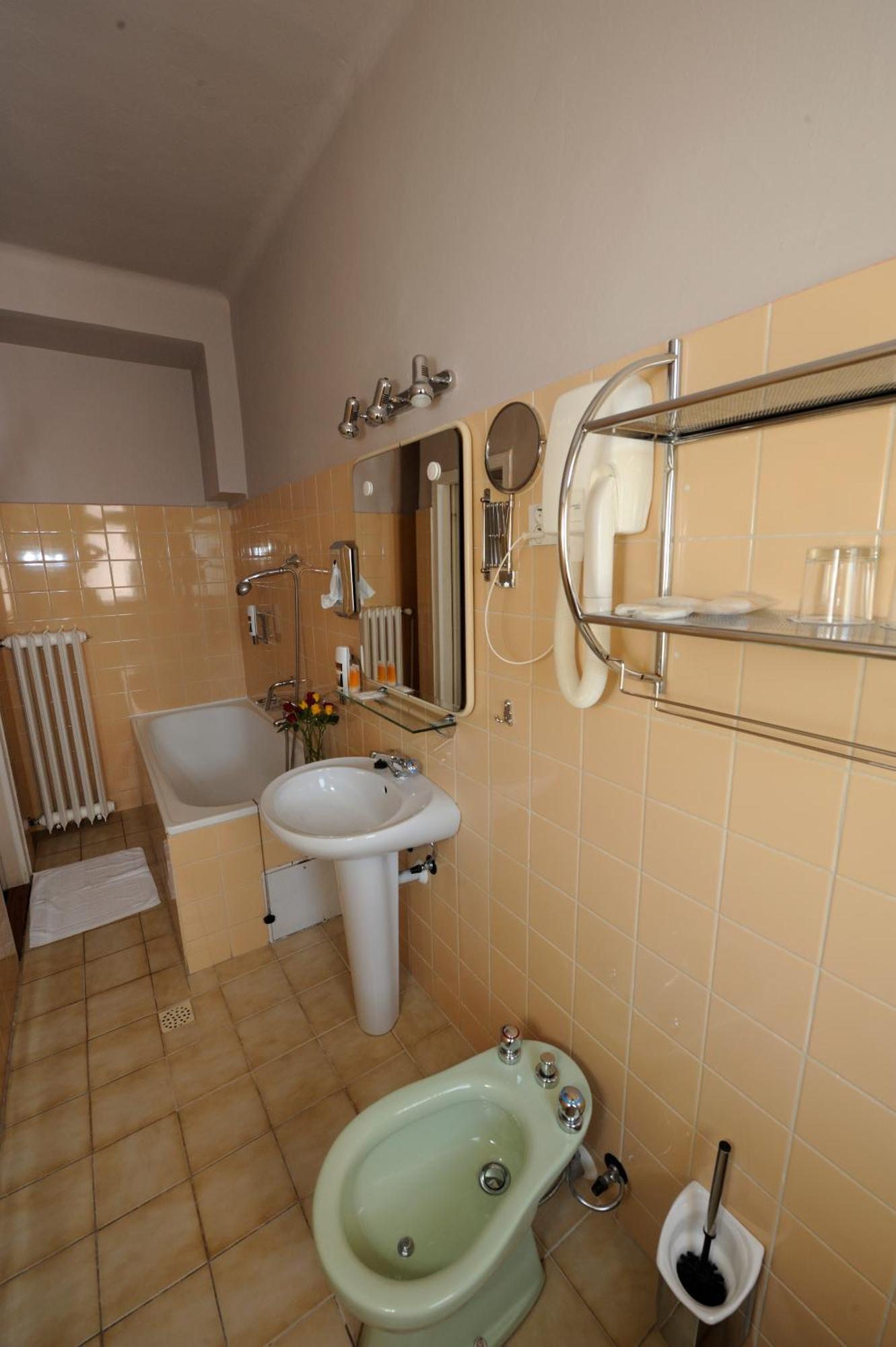 Hotel Zlata Stika Пардубице Екстериор снимка