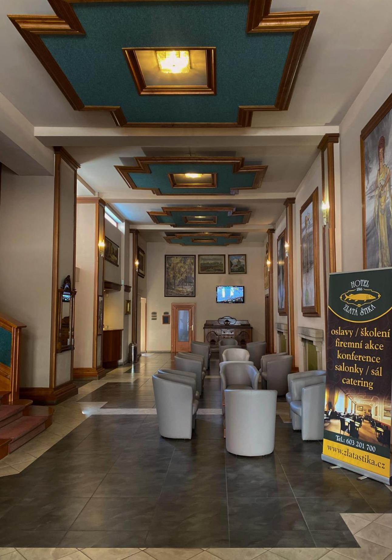 Hotel Zlata Stika Пардубице Екстериор снимка