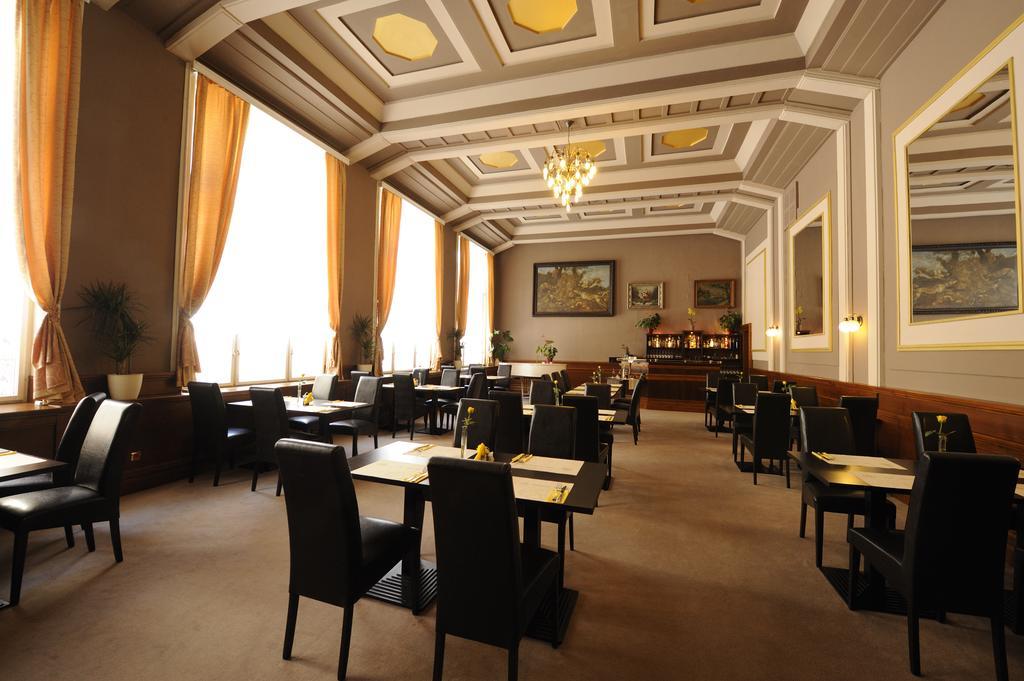 Hotel Zlata Stika Пардубице Екстериор снимка
